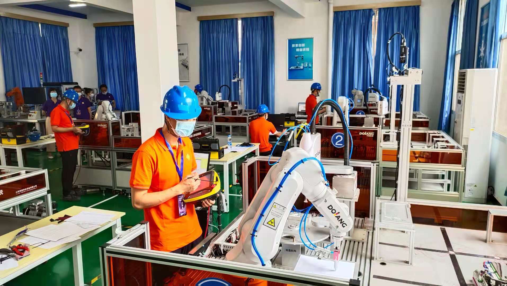 工業(yè)機(jī)器人操作調(diào)整工決賽在南昌 技能對(duì)決與技術(shù)服務(wù)的深度發(fā)展